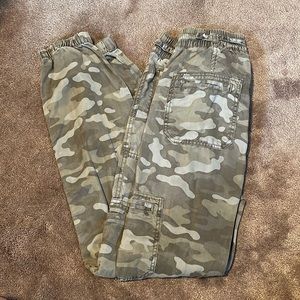American Eagle long baggy pants, color camouflage, size Small